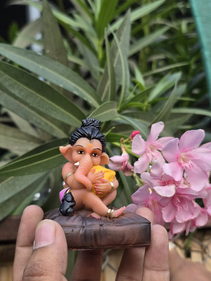 Ushi ganesh with modak